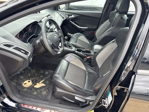 Used 2018 Ford Focus ST w/ Equipment Group 401A FWD image 5