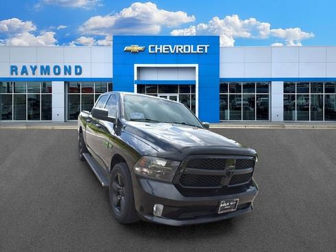 Used 2017 RAM 1500 Express w/ Black Ram 1500 Express Group AWD/4WD image 9
