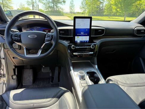 Used 2022 Ford Explorer Platinum w/ Equipment Group 601A AWD/4WD image 13