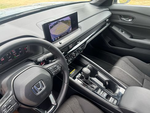 Used 2025 Honda Accord Sport image 15