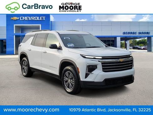 Certified 2025 Chevrolet Traverse LT AWD/4WD image 1