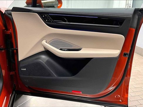 Used 2025 Porsche Macan Electric image 29