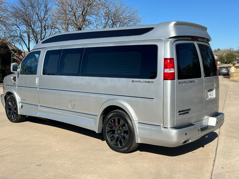 Used 2023 Chevrolet Express 2500 Extended image 13