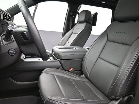 Used 2024 GMC Yukon Denali w/ Denali Reserve Package AWD/4WD image 11