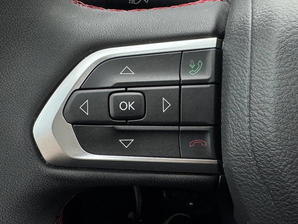 Used 2025 Jeep Compass Trailhawk AWD/4WD image 23
