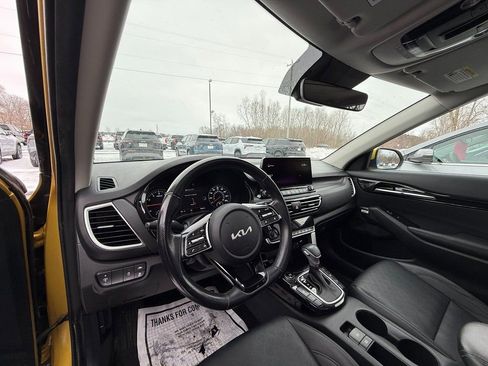 Used 2022 Kia Seltos SX w/ Sunroof Package image 16