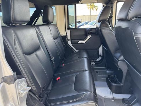 Used 2016 Jeep Wrangler Unlimited Sahara w/ Connectivity Group image 15