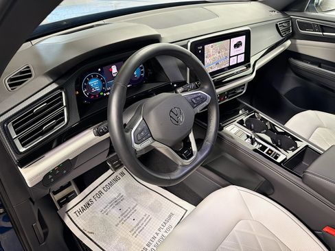 Used 2025 Volkswagen Atlas Cross Sport SEL Premium R-Line image 4