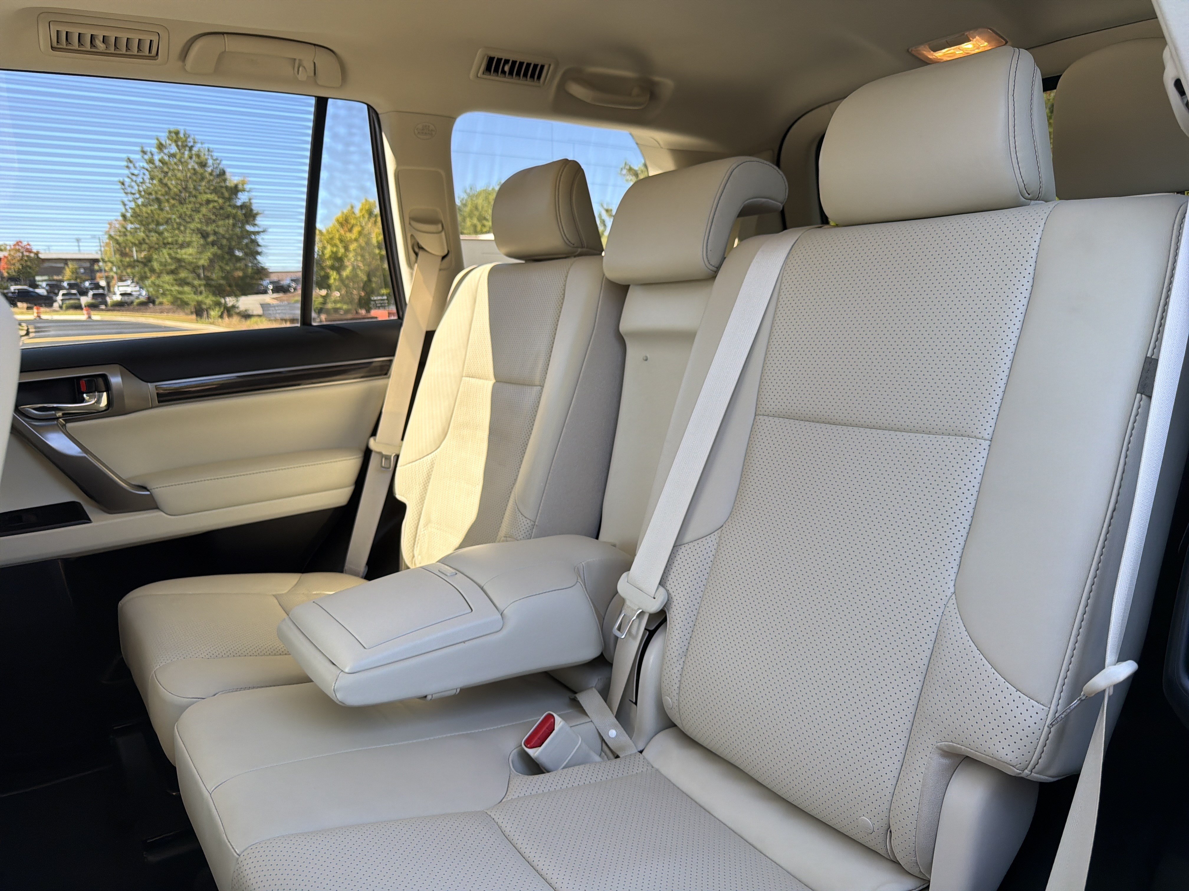Used 2022 Lexus GX 460 Luxury w/ Off Road Package AWD/4WD image 8