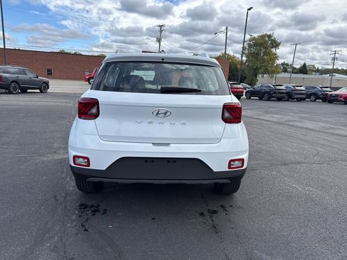 New 2026 Hyundai Venue SEL image 6