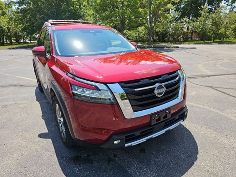 Used 2024 Nissan Pathfinder SL AWD/4WD image 8