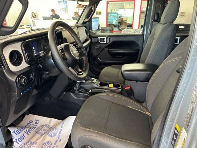 Certified 2024 Jeep Wrangler Unlimited AWD/4WD image 12