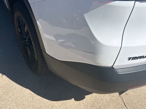 Used 2022 Chevrolet Traverse LT image 22