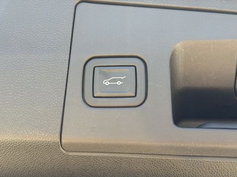 Used 2023 Cadillac XT4 Premium Luxury FWD image 11