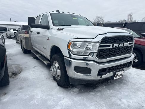 Used 2021 RAM 3500 Tradesman w/ Chrome Appearance Group image 3
