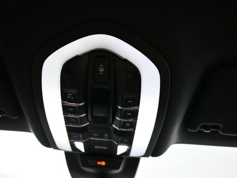 Certified 2024 Porsche Macan image 19