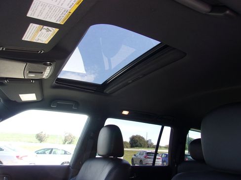 Used 2023 Nissan Armada SL w/ Midnight Edition Package image 13