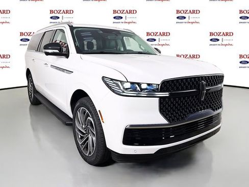 New 2026 Lincoln Navigator L Premier AWD/4WD image 1