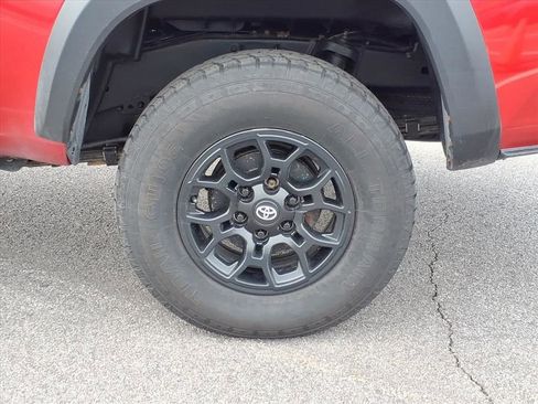 Certified 2022 Toyota Tacoma SR image 12