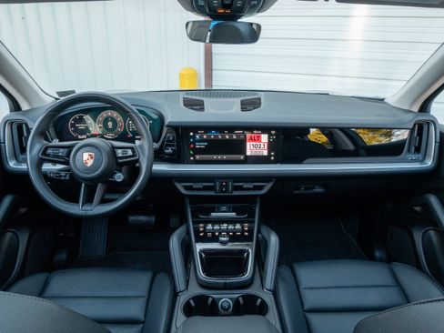 Certified 2024 Porsche Cayenne w/ Premium Package Plus (PFM) image 21