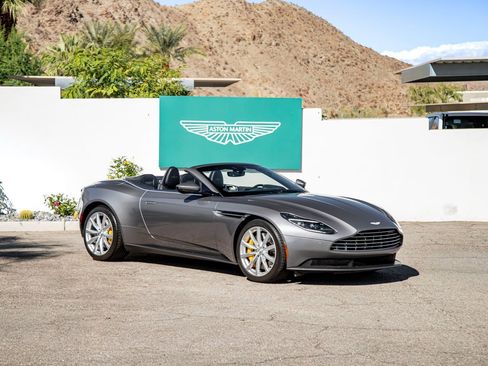 Used 2021 Aston Martin DB11 Volante image 1