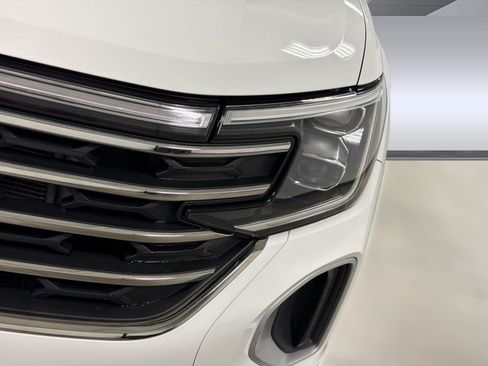 Used 2025 Volkswagen Atlas SE AWD/4WD image 10