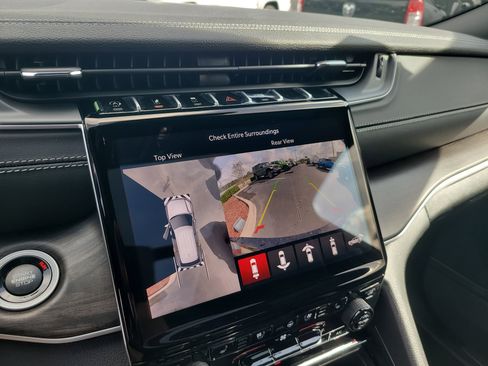 New 2025 Jeep Grand Cherokee L Limited w/ Luxury Tech Group II image 19