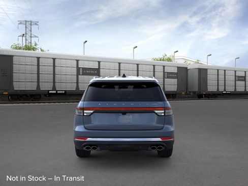 New 2026 Lincoln Aviator 2WD image 5