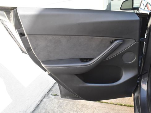 Used 2021 Tesla Model Y Long Range image 25