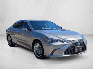 Used 2019 Lexus ES 300h w/ Accessory Package 2 video 3