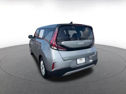 Used 2025 Kia Soul LX w/ LX Technology Package FWD image 11
