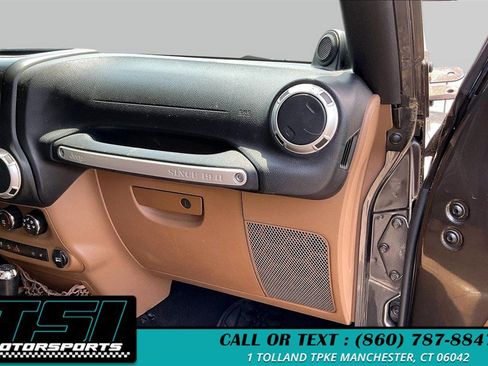 Used 2014 Jeep Wrangler Unlimited Sahara w/ Connectivity Group AWD/4WD image 16