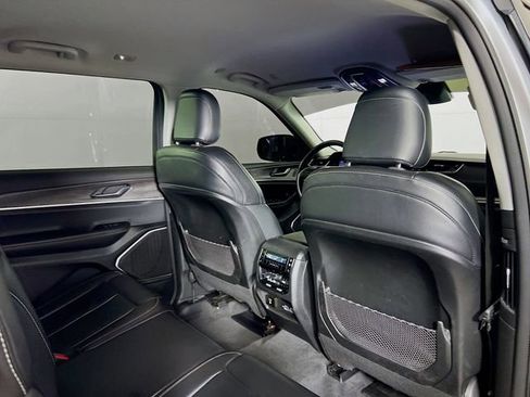 Used 2022 Jeep Grand Cherokee L Limited image 9