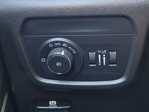 Used 2021 Jeep Grand Cherokee L Limited w/ Luxury Tech Group II image 35