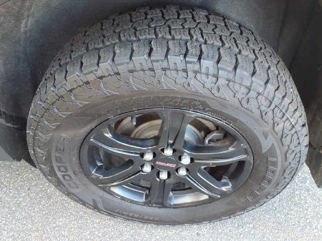 Used 2023 GMC Acadia AT4 w/ Technology Package AWD/4WD image 9