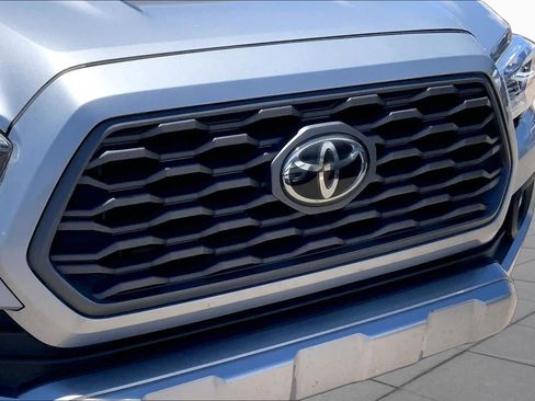 Used 2020 Toyota Tacoma TRD Sport w/ Technology Package AWD/4WD image 29