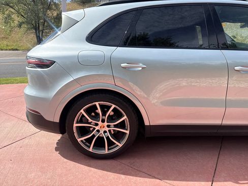 Used 2023 Porsche Cayenne S AWD/4WD image 33