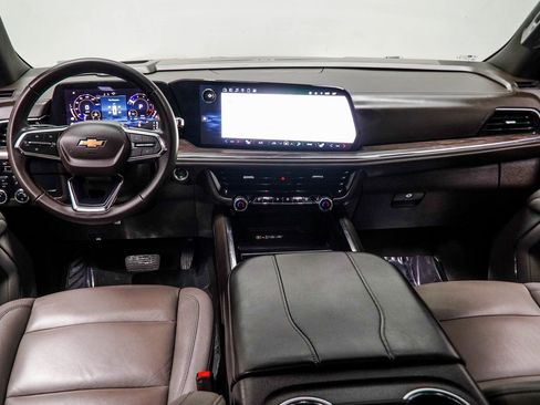 Used 2025 Chevrolet Suburban LT AWD/4WD image 5
