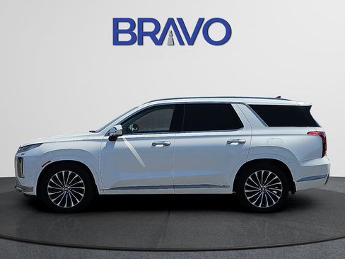 Used 2023 Hyundai Palisade Calligraphy FWD image 2