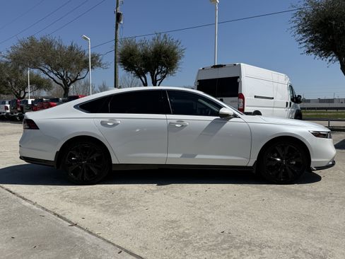 Used 2023 Honda Accord Touring image 3