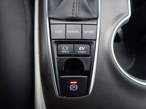 Used 2021 Toyota Camry LE image 19