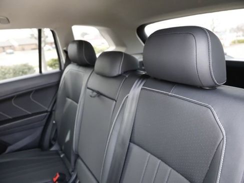 Used 2023 Volkswagen Tiguan SE image 15