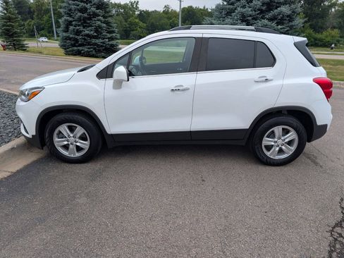 Used 2017 Chevrolet Trax LT w/ LT Convenience Package FWD image 6