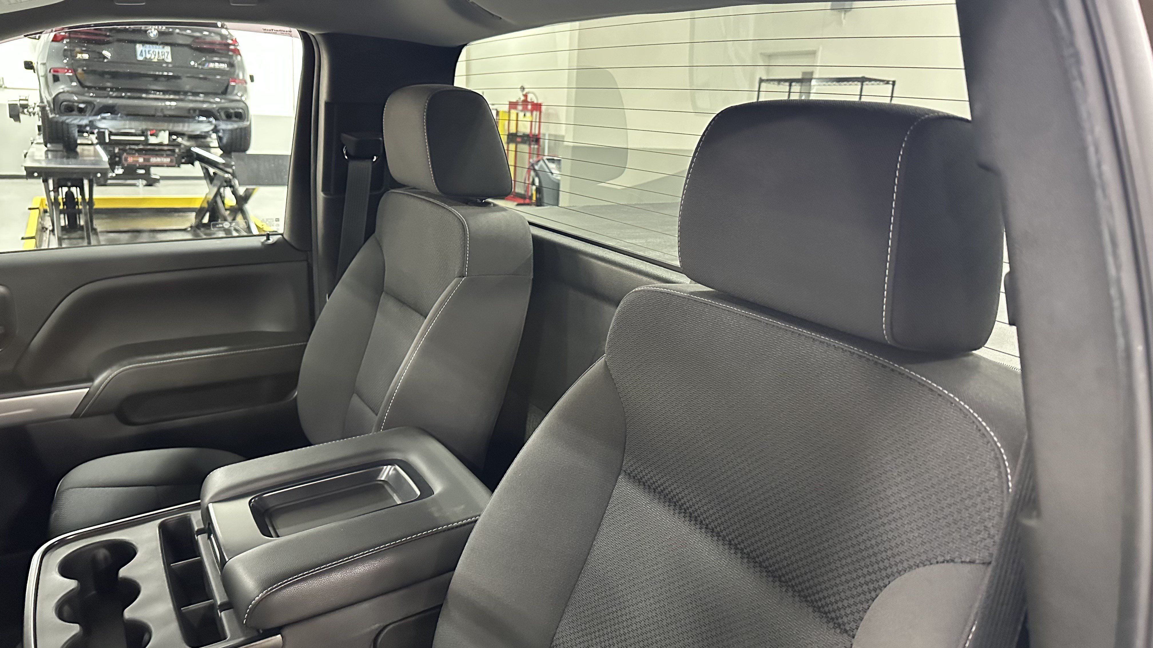 Used 2018 Chevrolet Silverado 1500 LT w/ LT Convenience Package AWD/4WD image 17