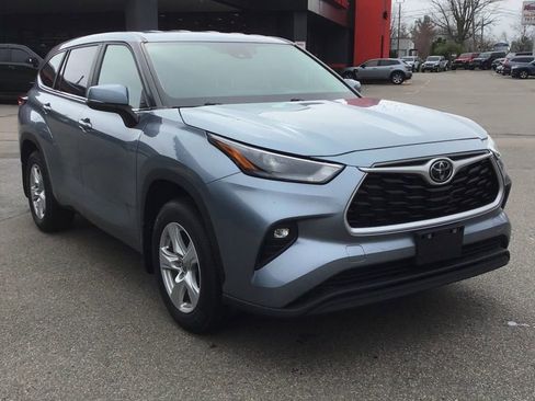 Used 2023 Toyota Highlander LE image 1