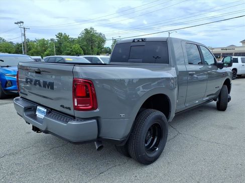 New 2026 RAM 3500 Laramie AWD/4WD image 4