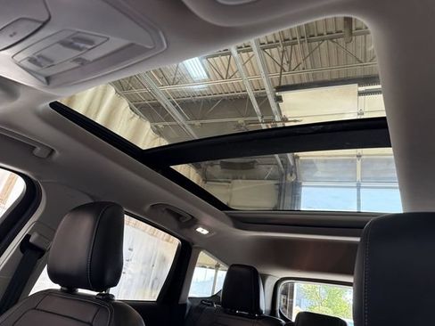Used 2019 Ford Escape Titanium AWD/4WD image 23