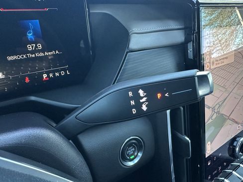 Used 2024 GMC Acadia Elevation image 31