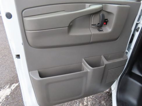 Used 2015 Chevrolet Express 2500 RWD 2500 135 image 9