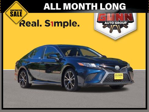Used 2018 Toyota Camry SE w/ Moonroof Package FWD image 1